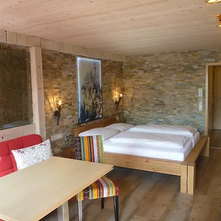 아파트 Gaestehaus Guggomos 