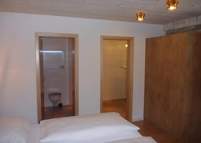 아파트 Gaestehaus Guggomos 