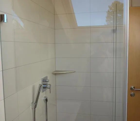 아파트 Gaestehaus Guggomos 