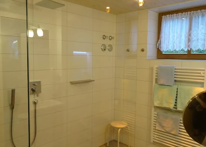 아파트 Gaestehaus Guggomos 